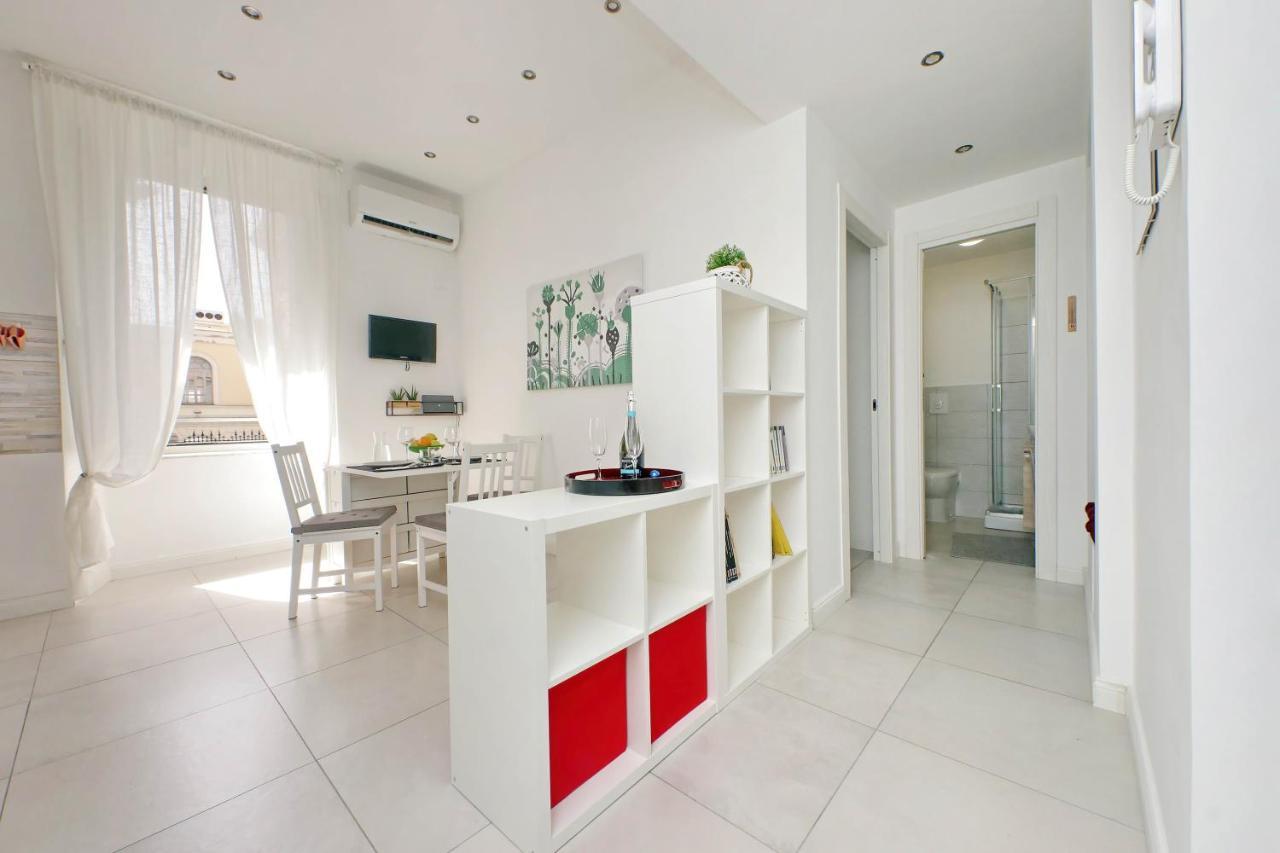 Apartamento Castro Pretorio -1st Floor Of Historic Mansion With Lift, Comfortable, Baby Friendly, Bike Parking, Quiet And Guarded Area In Front Of Officers Headquarters 5 Minutes Walk From Termini Railway & Metro Station - Genuine Guest Care In 4 Lang